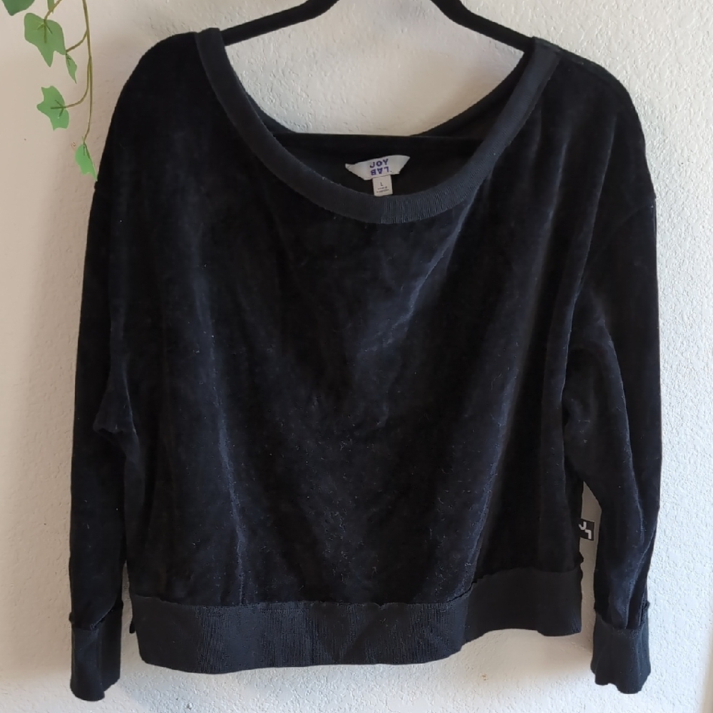 JoyLab Elegant Black Off-Shoulder Sweater